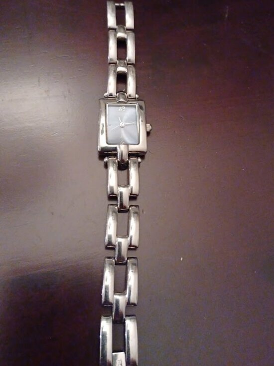 Vintage Ladies FOSSIL f2 Silver Tone Watch - WORKS! main image 5
